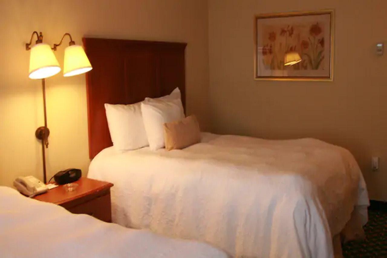 Newly Renovated Hampton Inn Omaha West Lakeside Exteriör bild