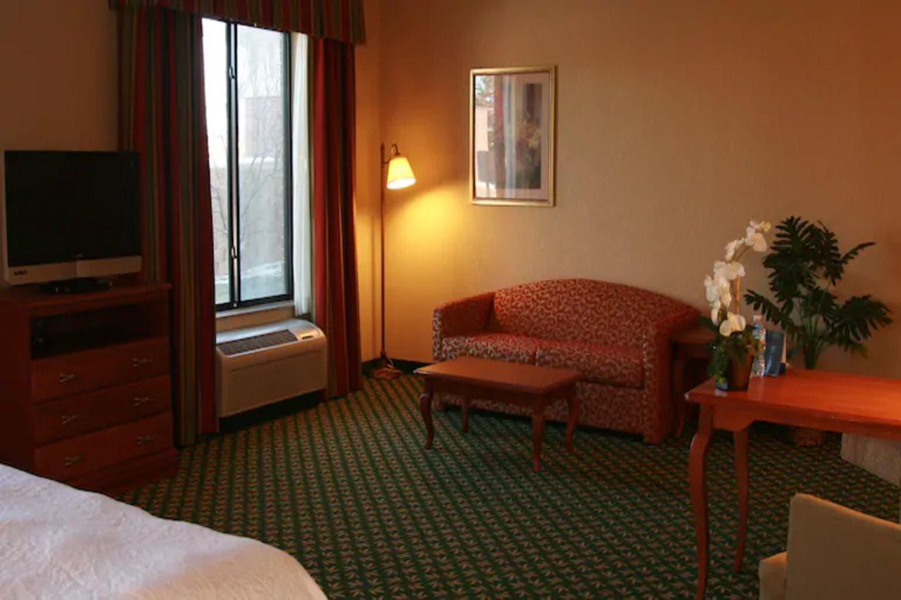 Newly Renovated Hampton Inn Omaha West Lakeside Exteriör bild