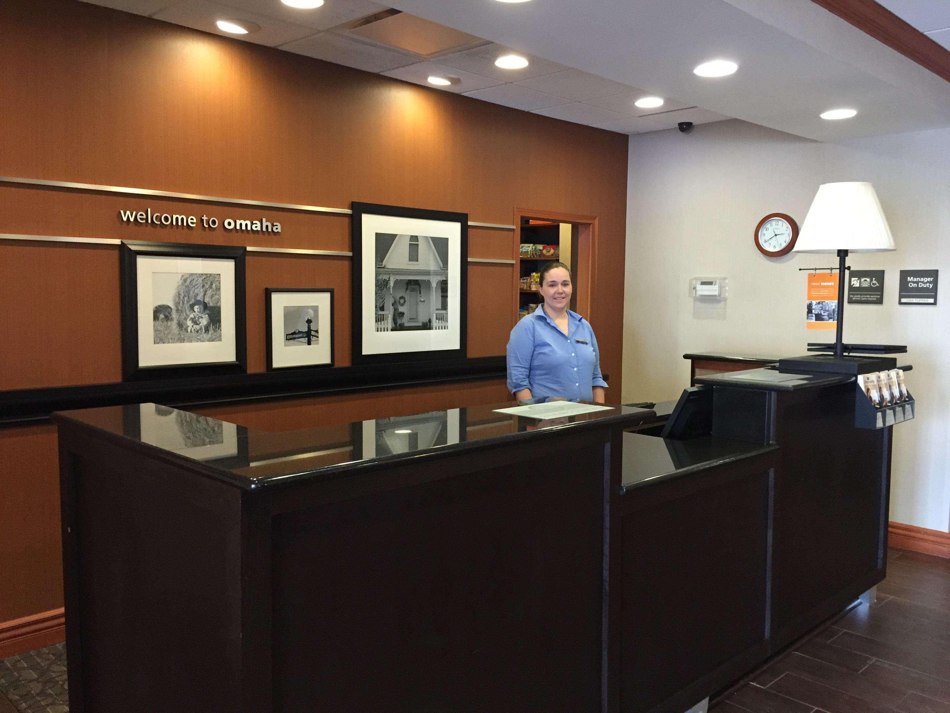 Newly Renovated Hampton Inn Omaha West Lakeside Exteriör bild