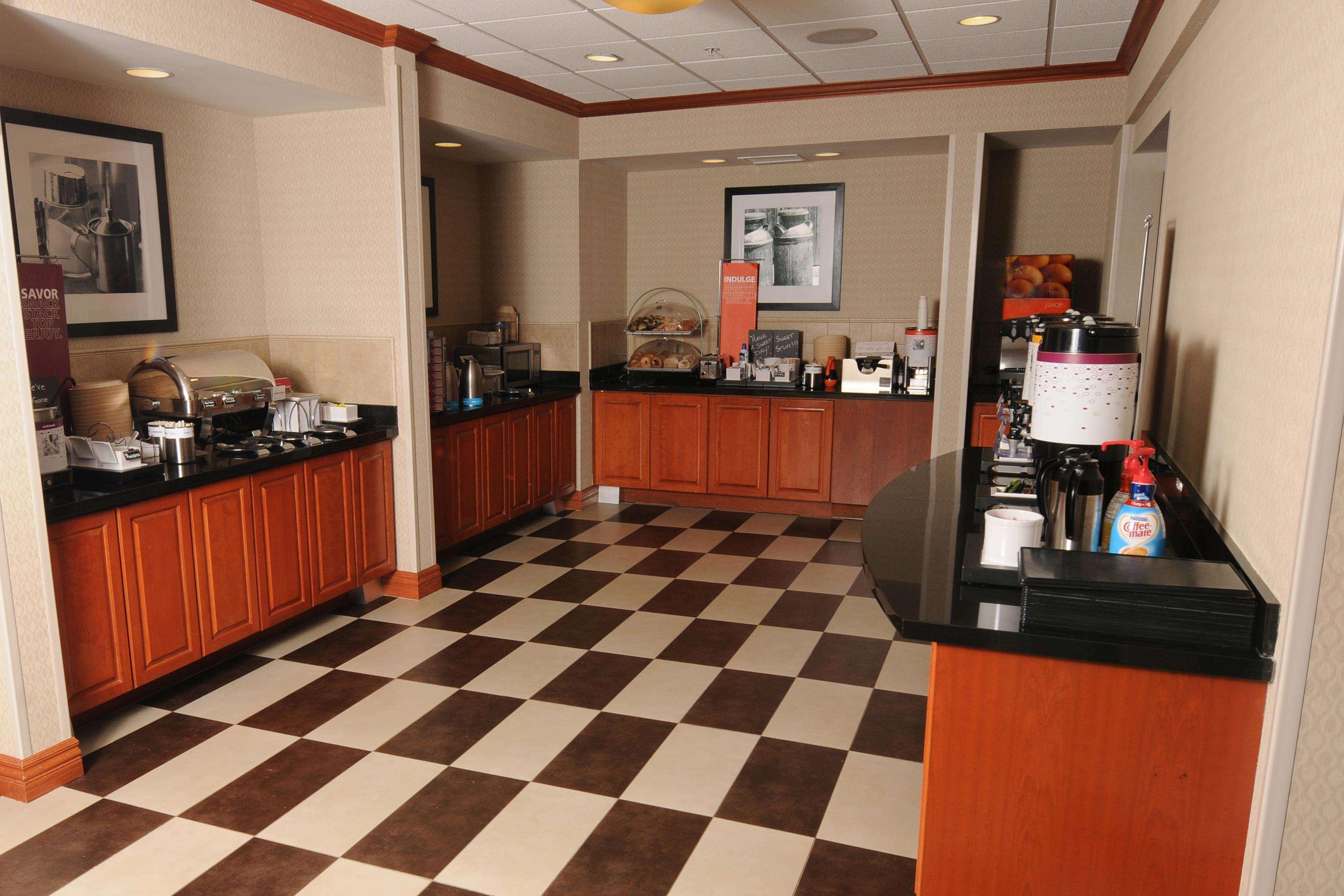 Newly Renovated Hampton Inn Omaha West Lakeside Exteriör bild