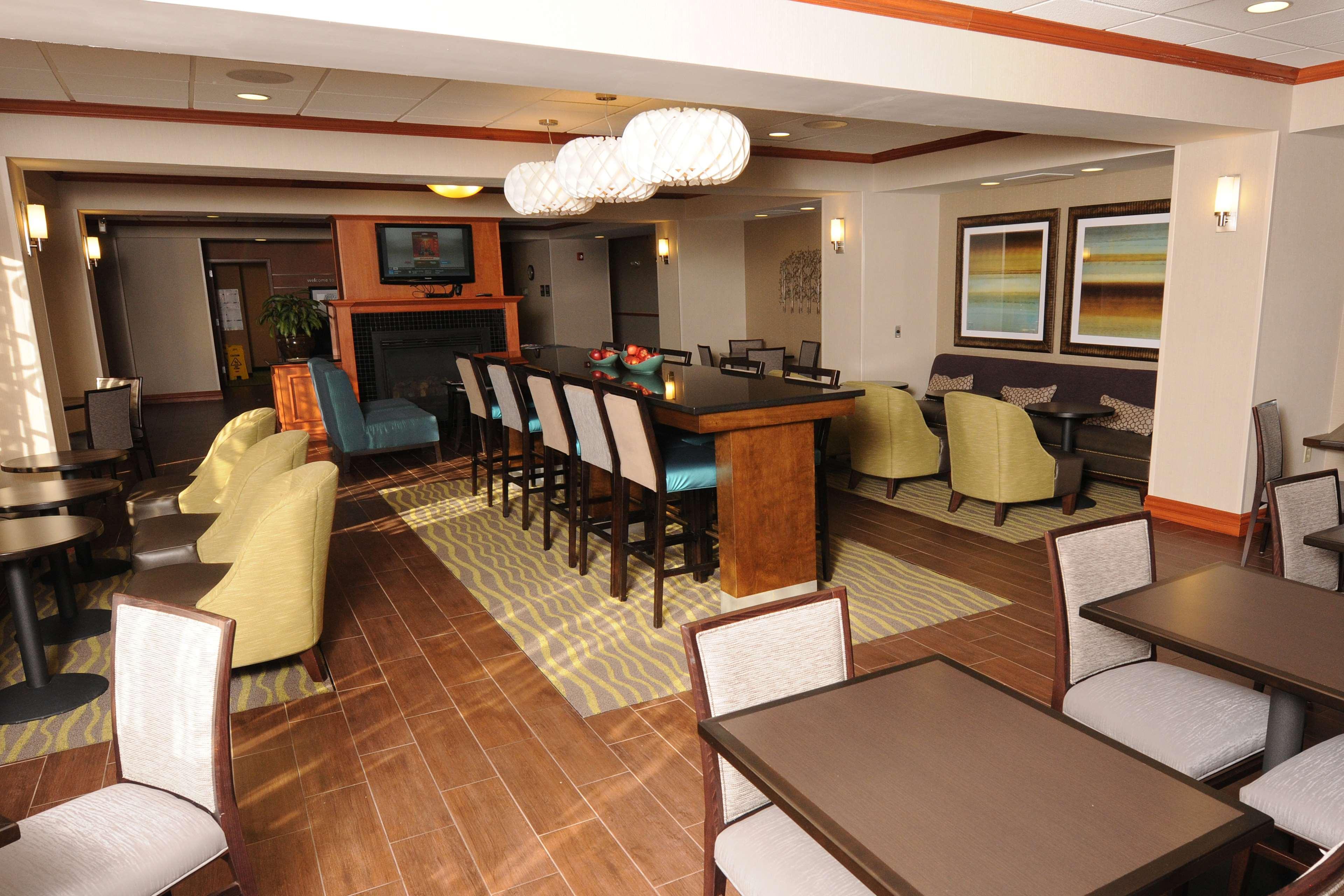 Newly Renovated Hampton Inn Omaha West Lakeside Exteriör bild