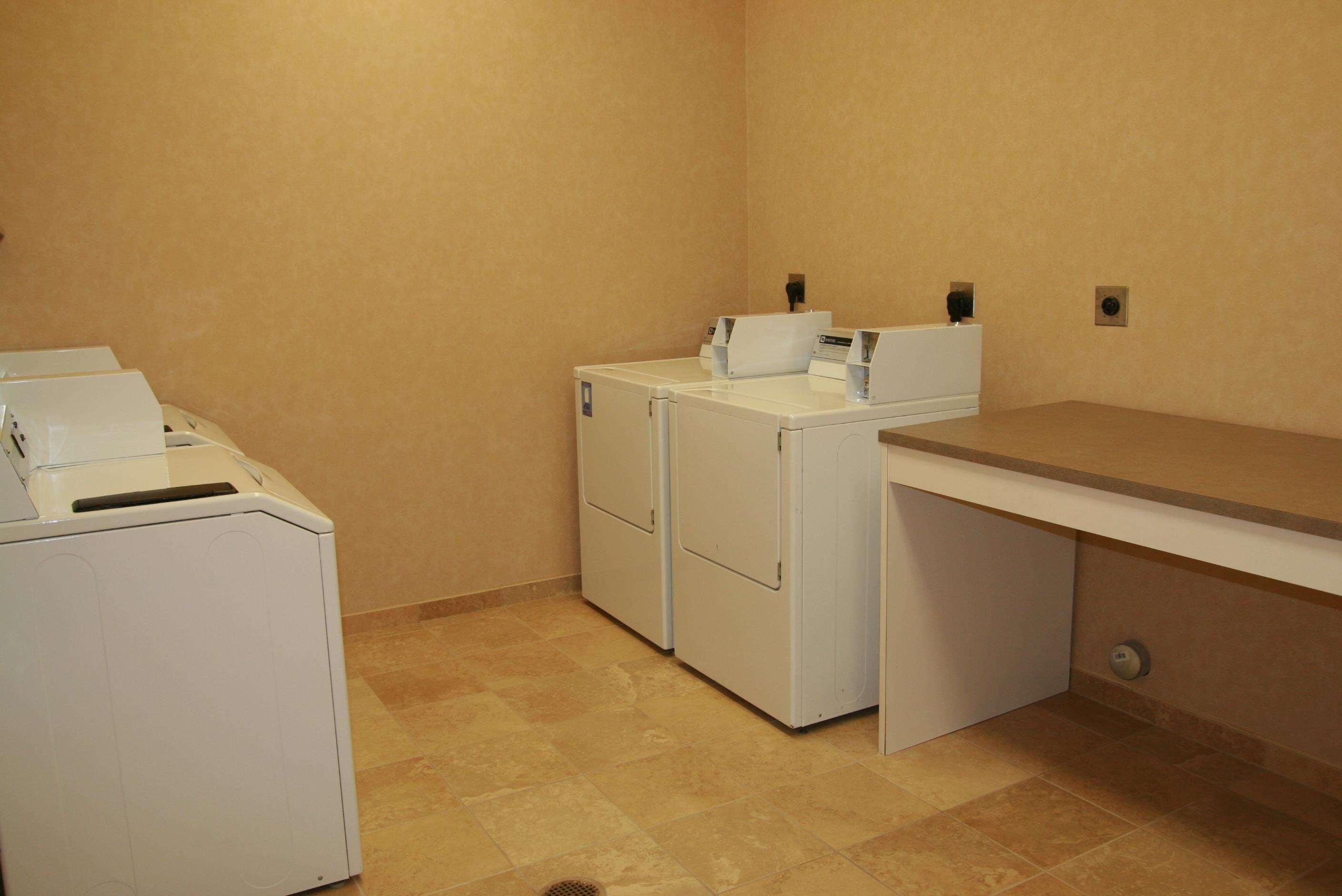 Newly Renovated Hampton Inn Omaha West Lakeside Exteriör bild