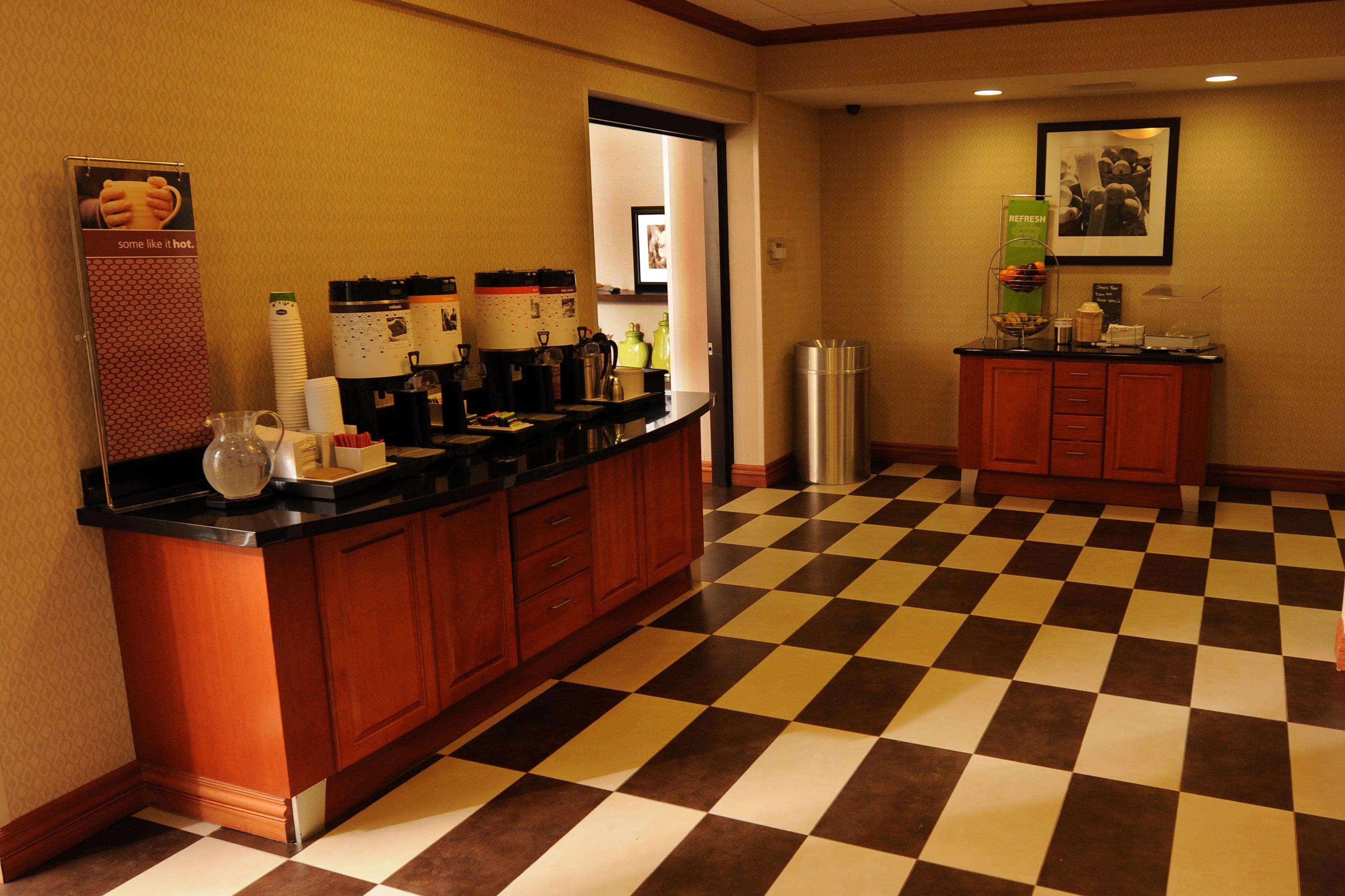 Newly Renovated Hampton Inn Omaha West Lakeside Exteriör bild