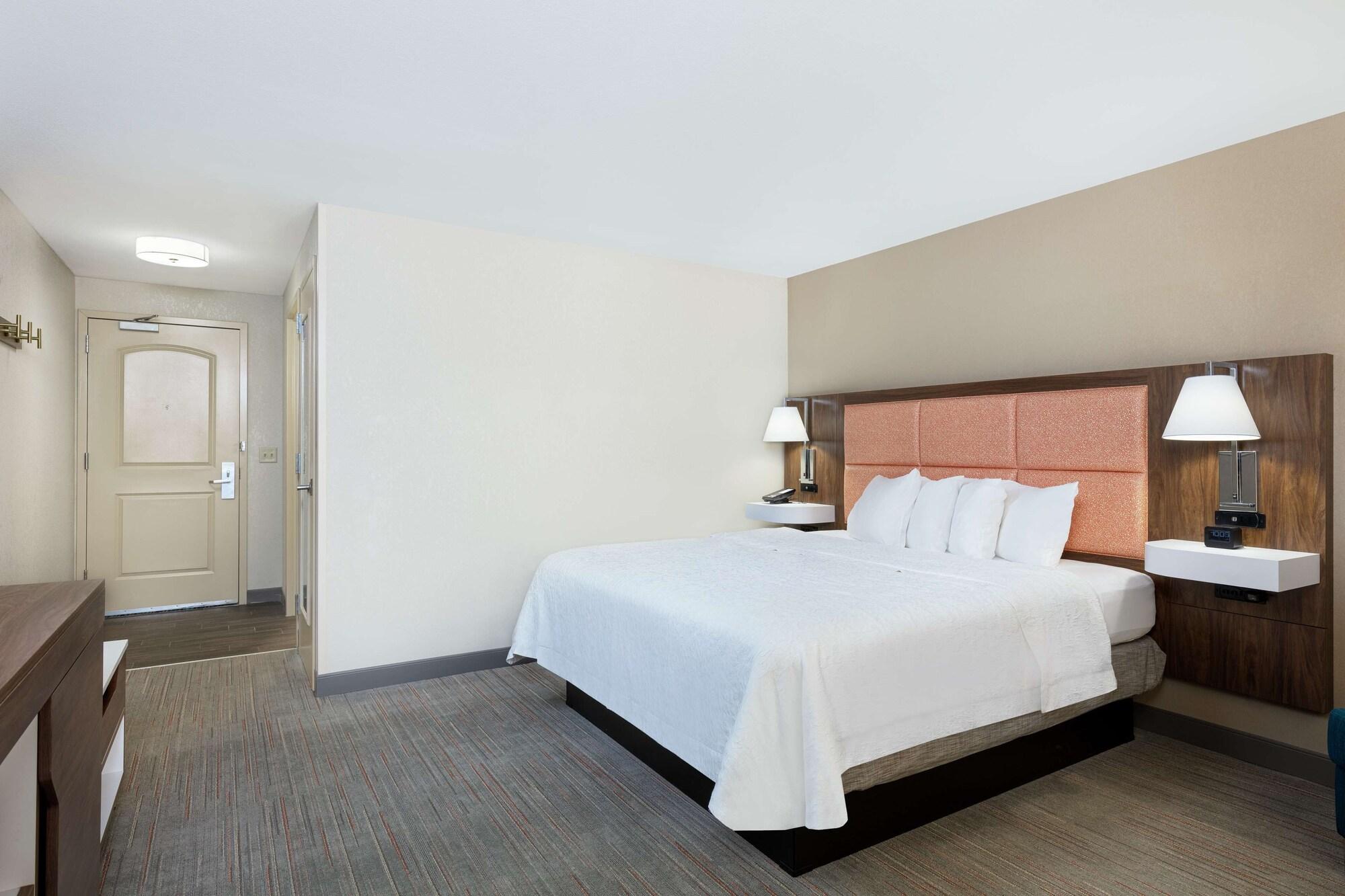 Newly Renovated Hampton Inn Omaha West Lakeside Exteriör bild