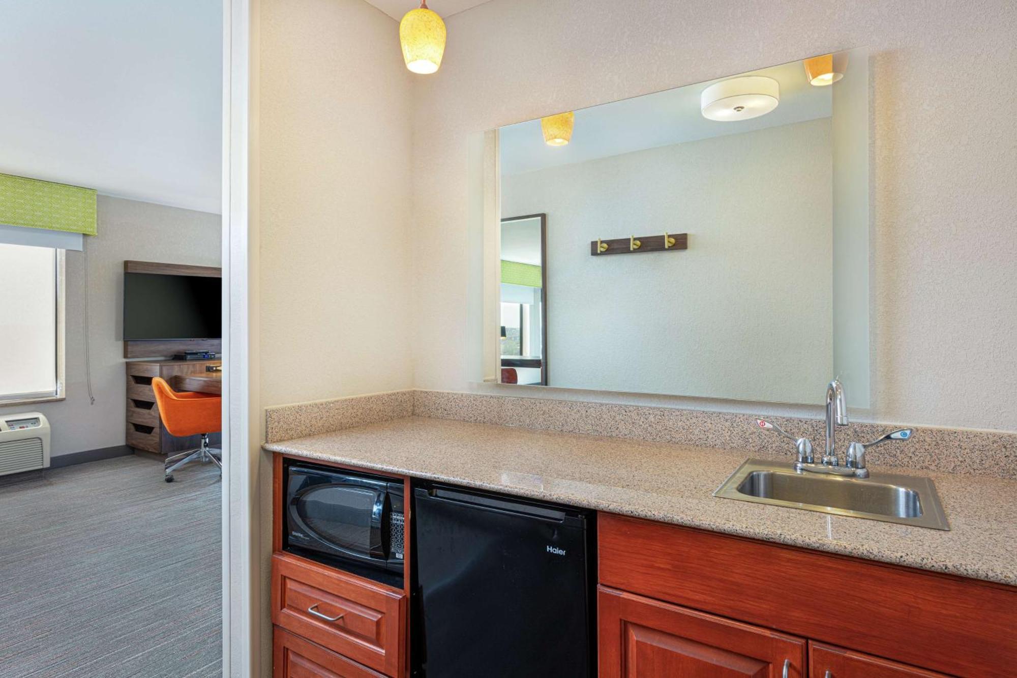 Newly Renovated Hampton Inn Omaha West Lakeside Exteriör bild